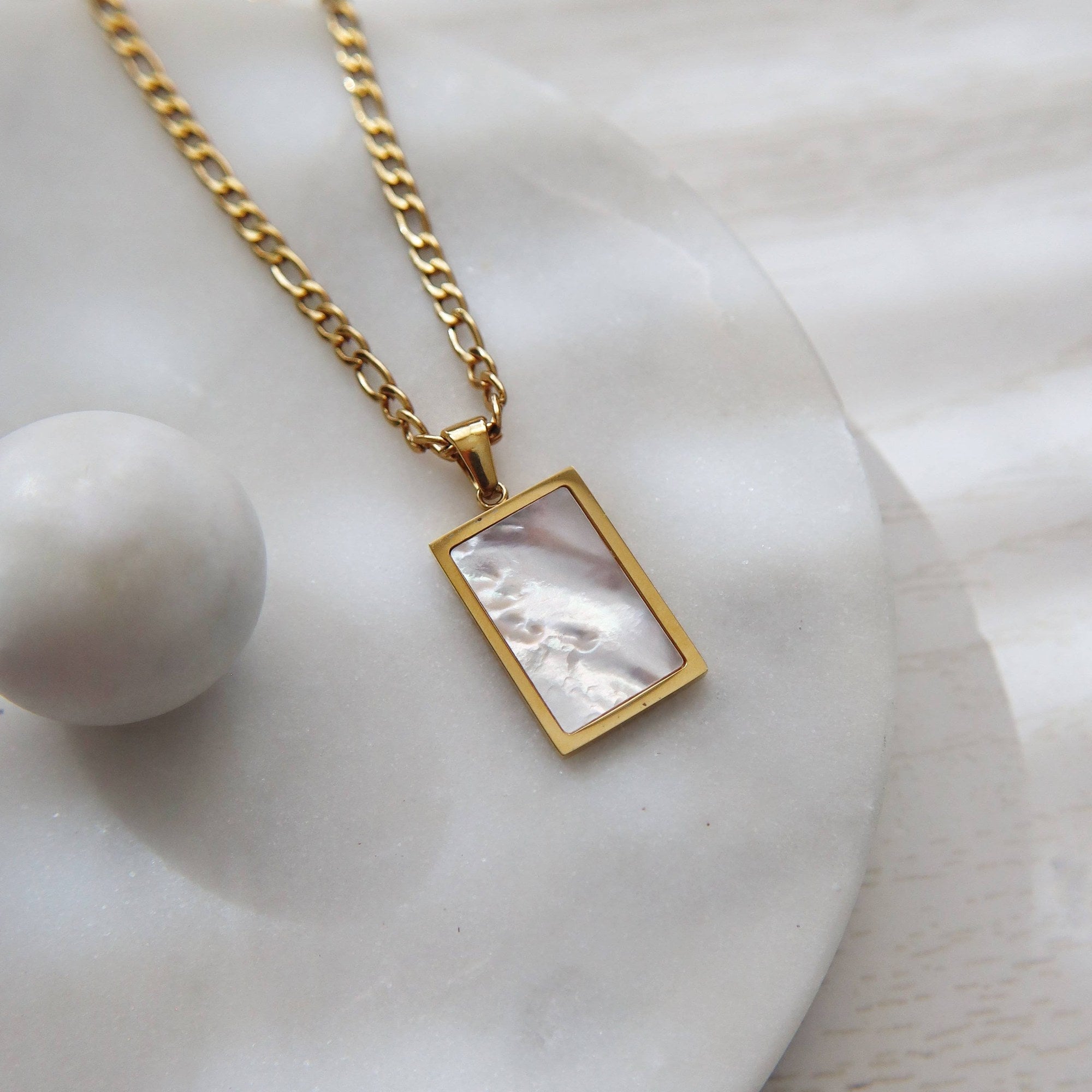 White Shell Pendant Necklace, 18k gold plated