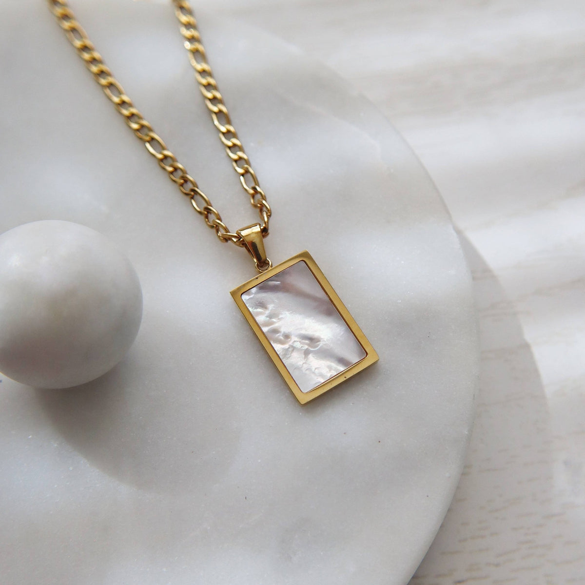 White Shell Pendant Necklace, 18k gold plated
