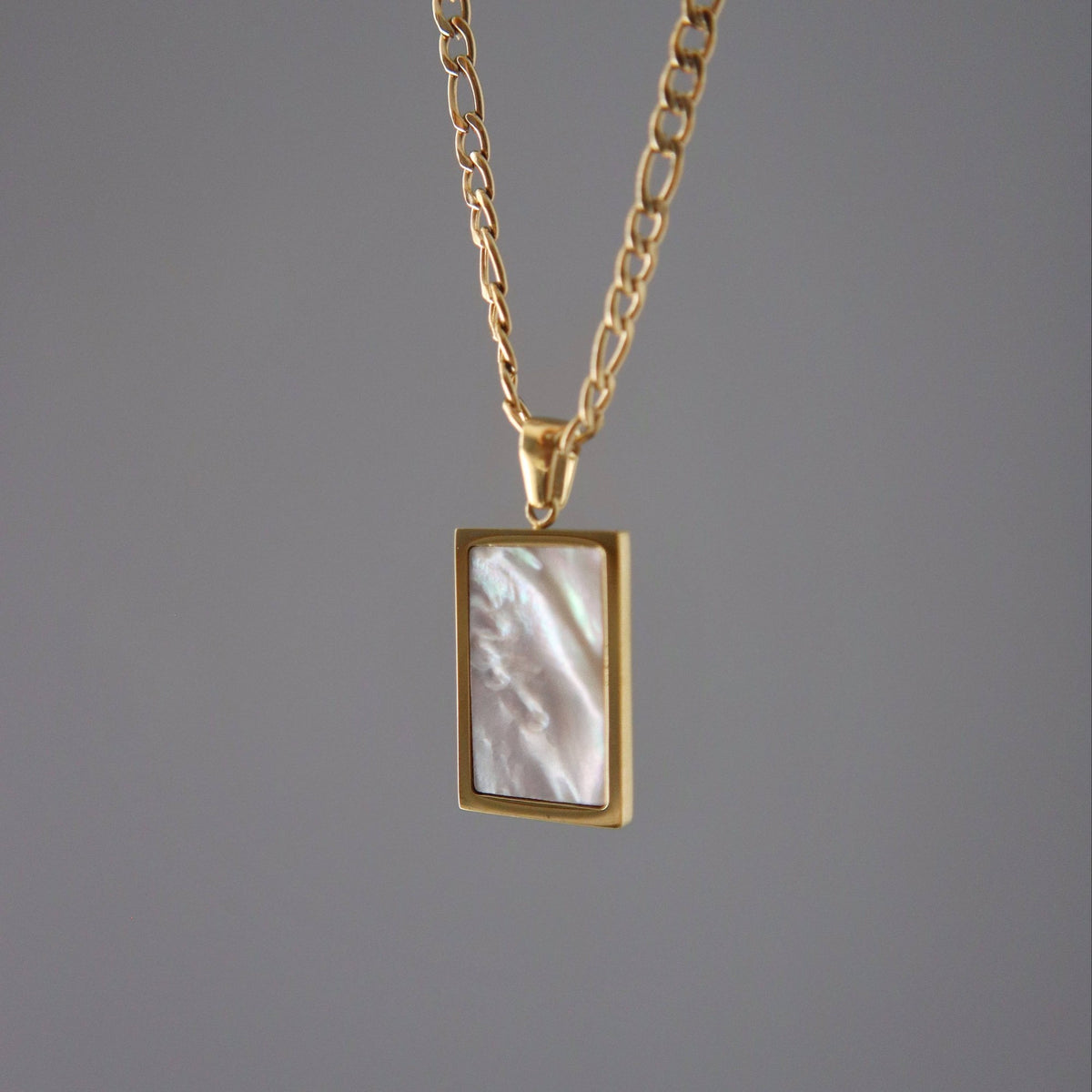 White Shell Pendant Necklace, 18k gold plated