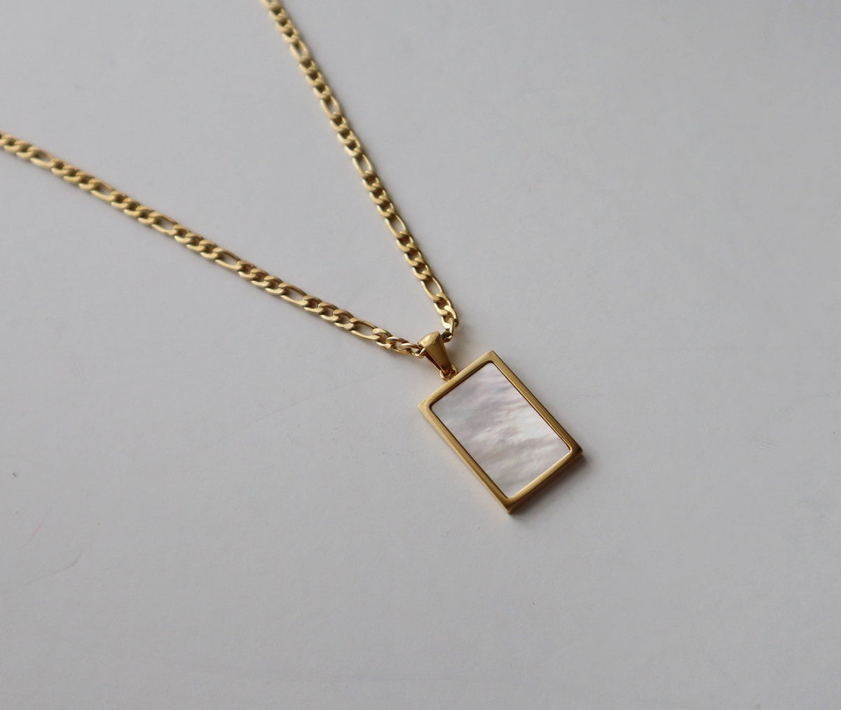 White Shell Pendant Necklace, 18k gold plated