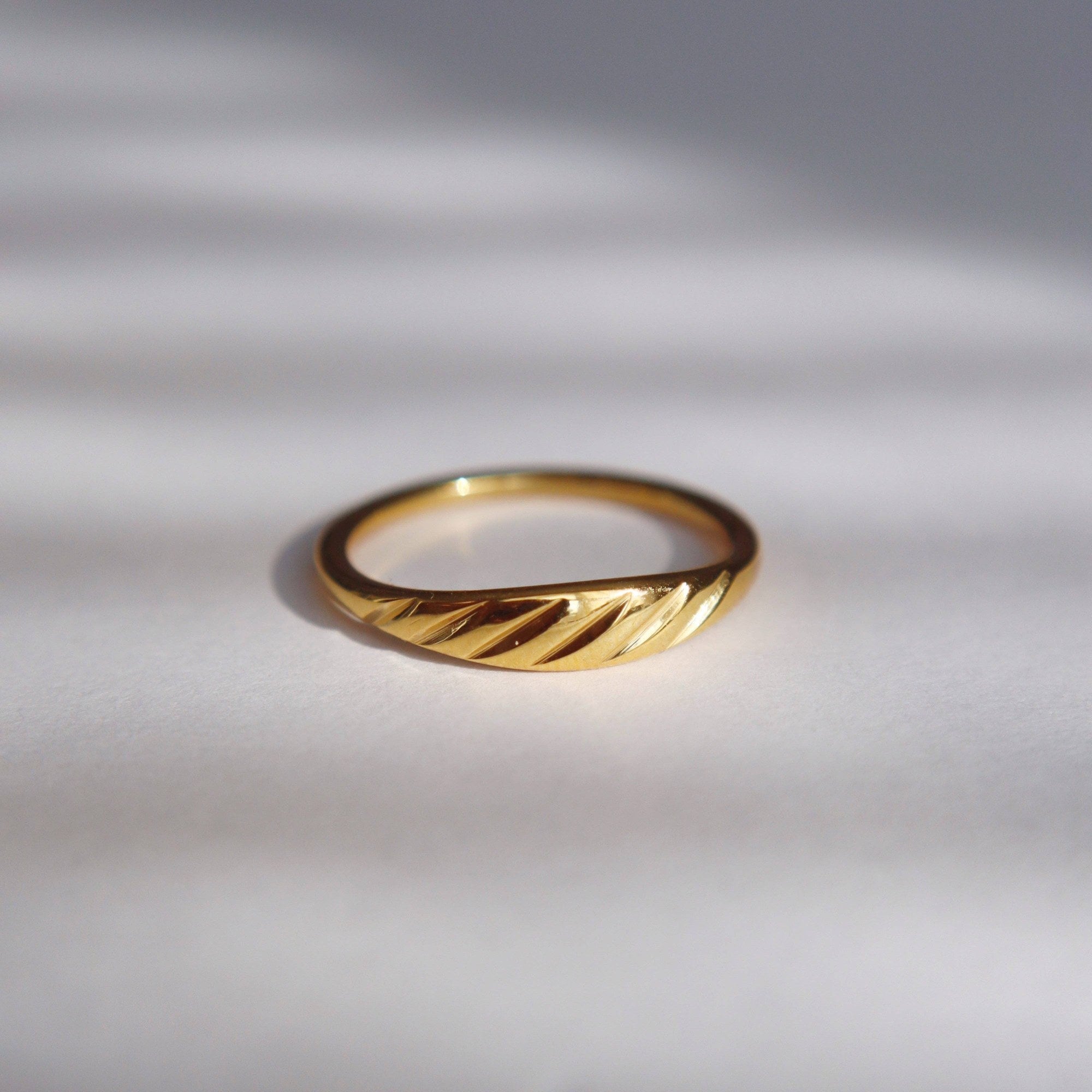 Dainty Twisted Ring, gold plated