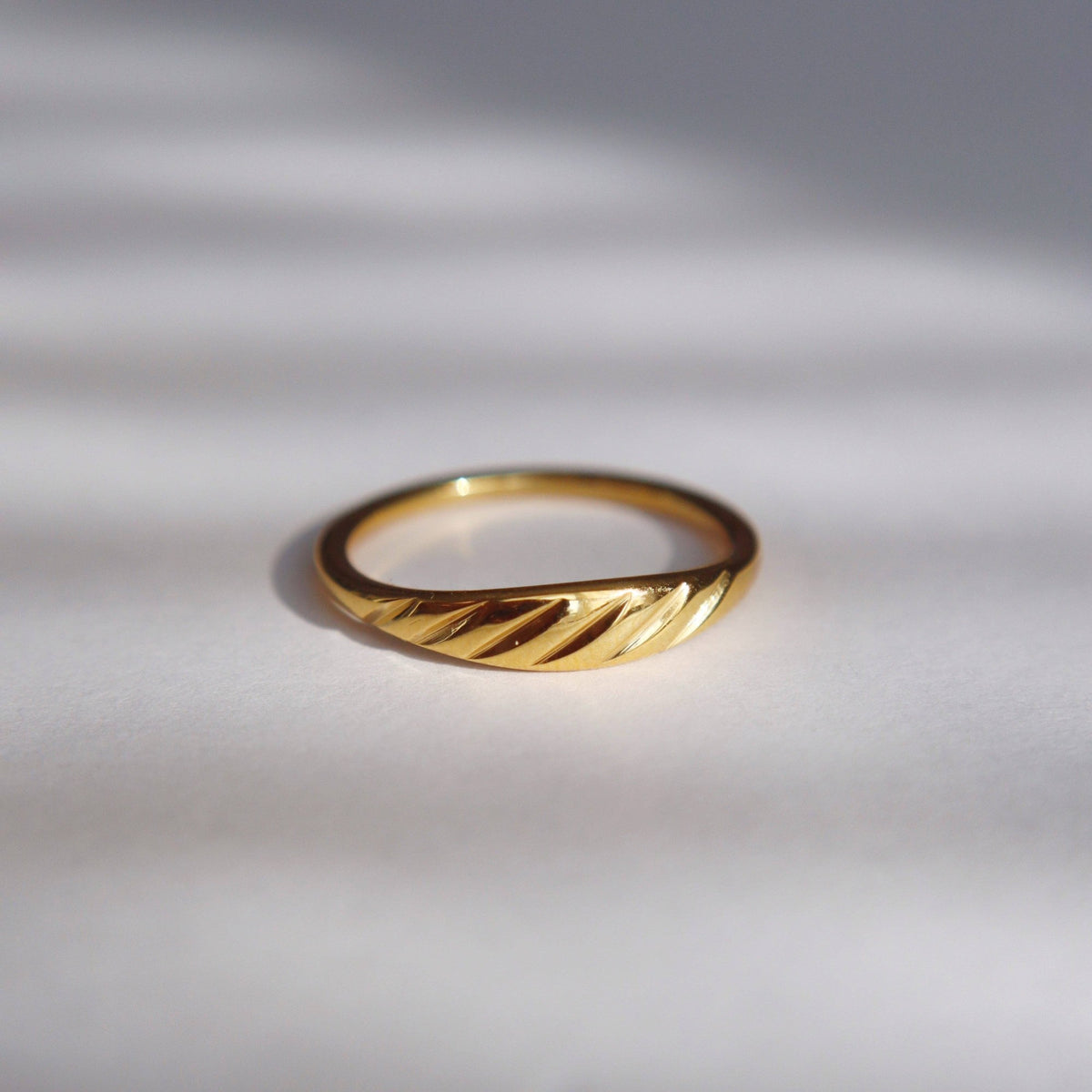 Dainty Twisted Ring, gold plated