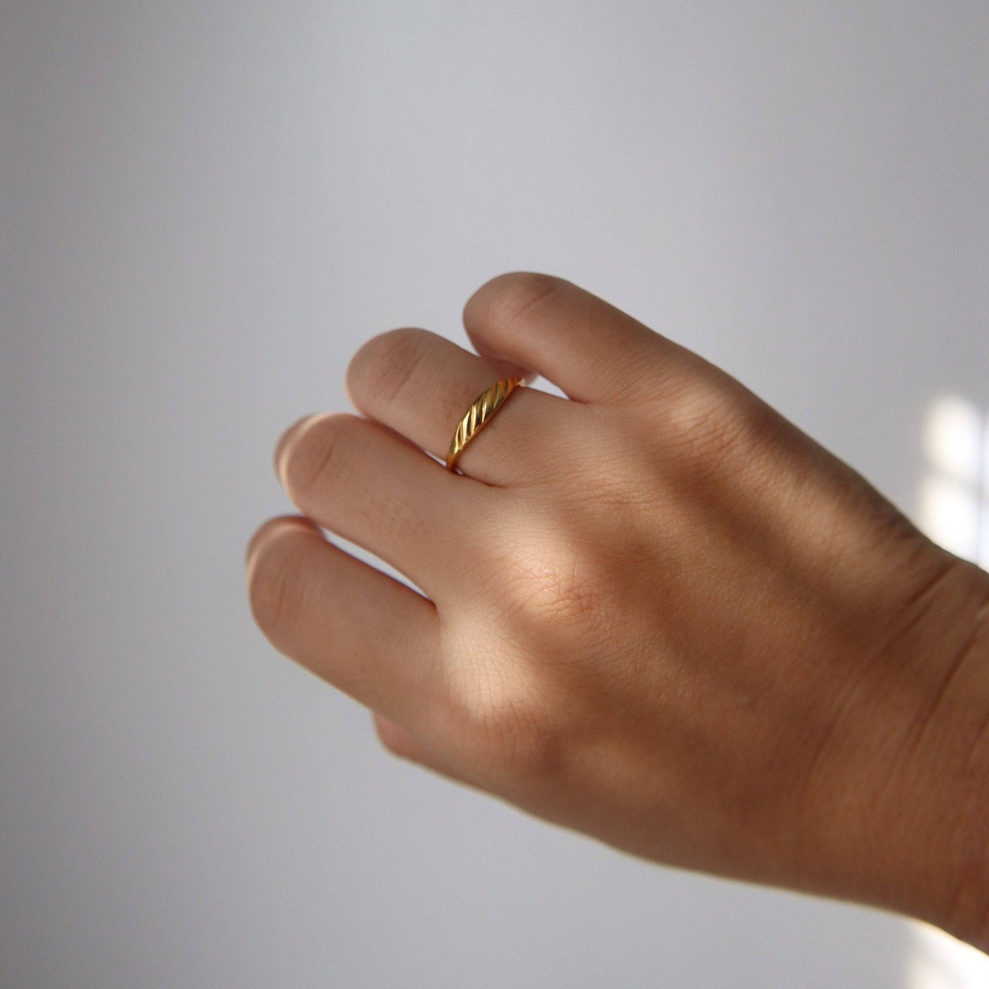Dainty Twisted Ring, gold plated