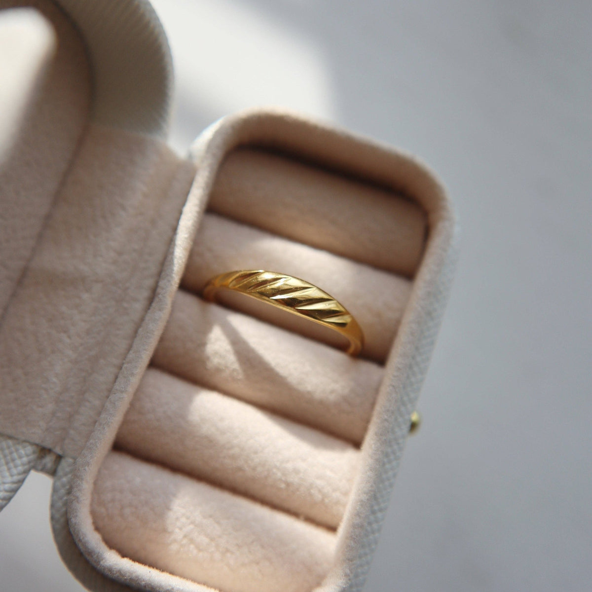 Dainty Twisted Ring, gold plated
