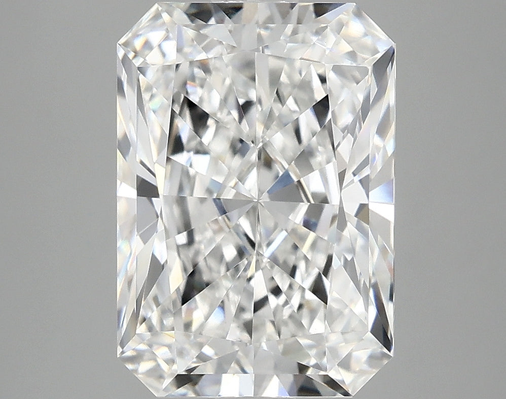 4.17ct Radiant Lab-Grown Diamond · E VVS2 · IGI